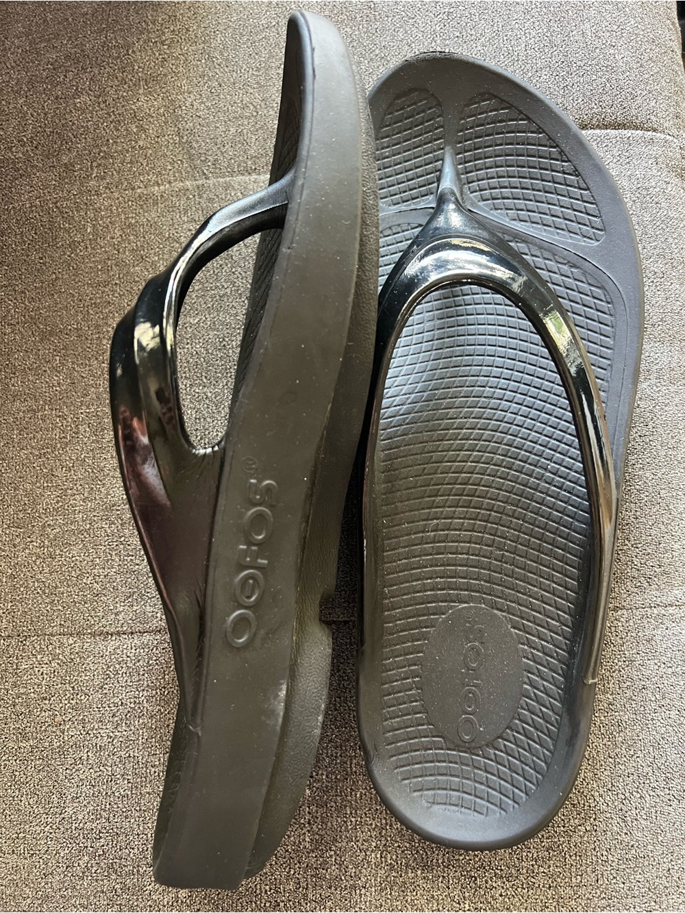 OOFOS Black Flip Flops SandalsOOFOS Black Flip Flops Sandals Size M9/W11